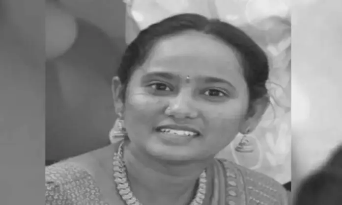 వేధింపులు తాళలేక గృహిణి ఆత్మహత్య