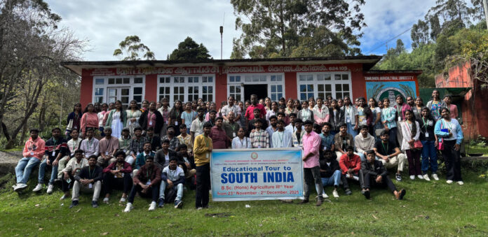 Ashwaraopet agricultural students touring Kodaikanal