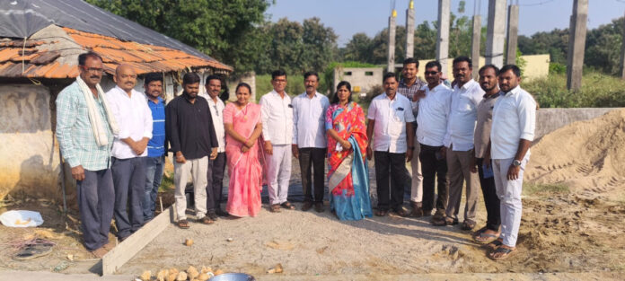 ఇప్పలగూడెంలో సీసీ రోడ్ల పనులు ప్రారంభం..