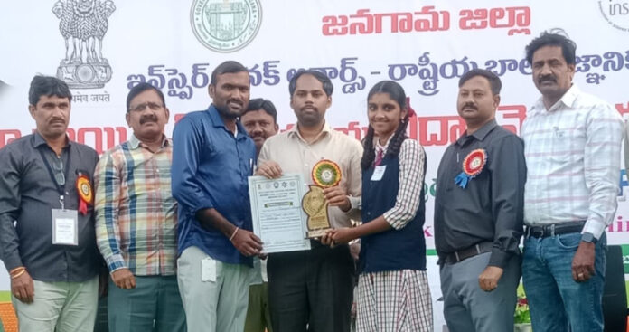 జిల్లాస్థాయి సైన్స్ ఫెయిర్ లో కార్మెల్ విద్యార్థుల ప్రతిభ