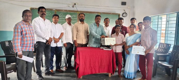 ప్రతిభను వెలికి తీయడానికే పోటీలు: డీఈఓ రాజు