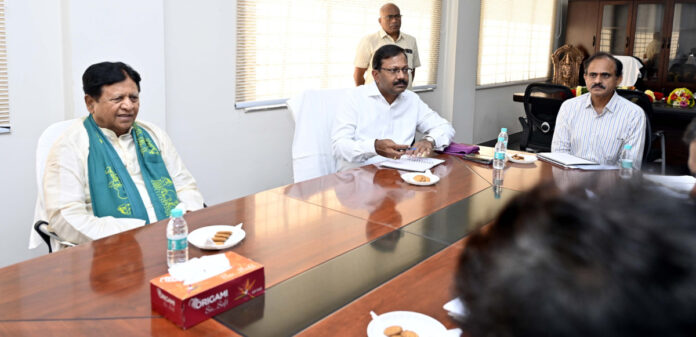 రైల్వే ఓవర్ బ్రిడ్జి నిర్మాణ పనులను యుద్ధప్రాతిపదికన పూర్తి చేయండి