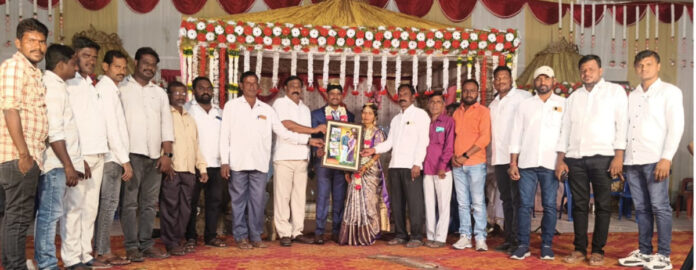 నూతన వధూవరులను ఆశీర్వదించిన కాంగ్రెస్ నేతలు