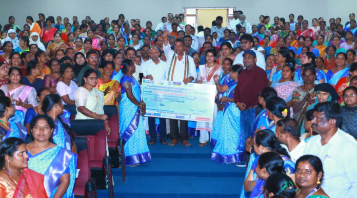 మహిళా సాధికారతతోనే అభివృద్ధి: కలెక్టర్
