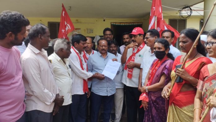 భారీ వర్షాలతో నష్టపోయిన రైతులను ఆదుకోవాలి: సీపీఐ(ఎం)