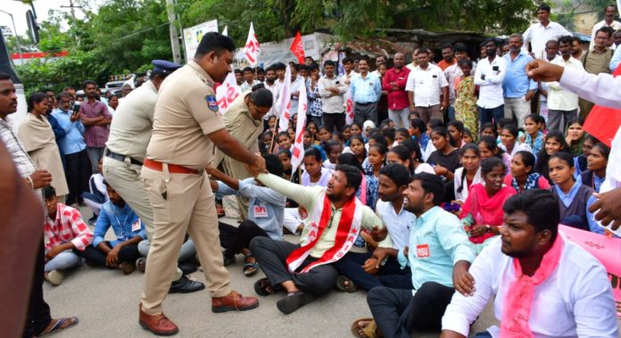 ఫీజు రీయింబర్స్మెంట్ స్కాలర్షిప్ లు వెంటనే విడుదల చేయాలి
