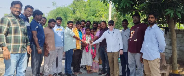 ఎంబీబీఎస్ సీటు సాధించిన పేద ఇంటి విద్యార్ధినికి ఆర్థిక సహాయం