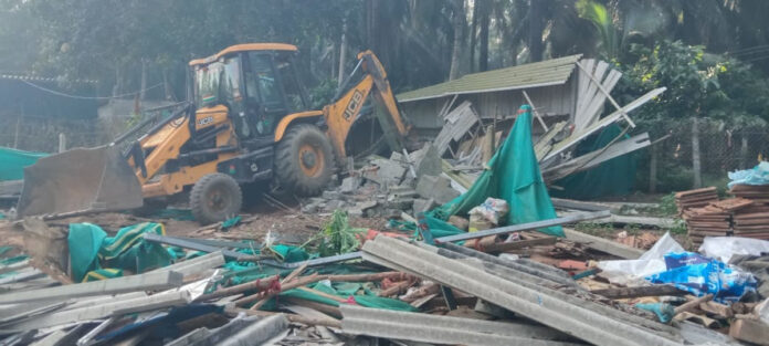 అశ్వరావుపేటలో 250 పేదల నివాసాలను నేలమట్టం చేసిన ప్రభుత్వ యంత్రాంగం