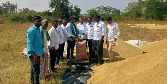 పిఎసిఎస్ ఆధ్వర్యంలో ధాన్యం కొనుగోలు కేంద్రాలు ప్రారంభం