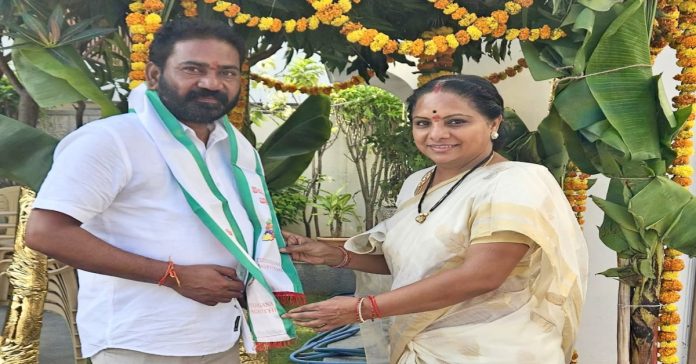 తెలంగాణ జాగృతిలో చేరిన కరిపే రాజు వంజరి