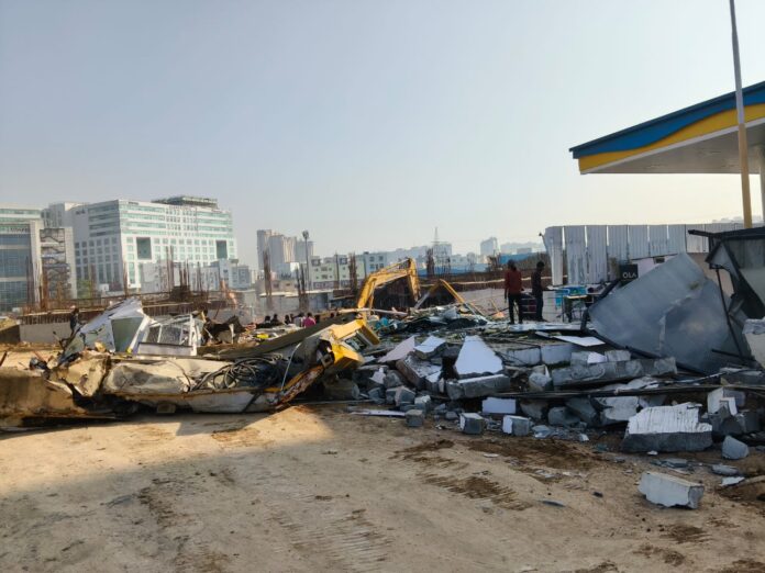 హైకోర్టు ఆదేశాలతో సంధ్య కన్వెన్షన్ లో హైడ్రా కూల్చివేతలు