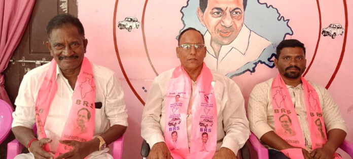 ప్రతి మహిళకు ఇందిరమ్మ చీరలు పంపిణీ చేయాలి