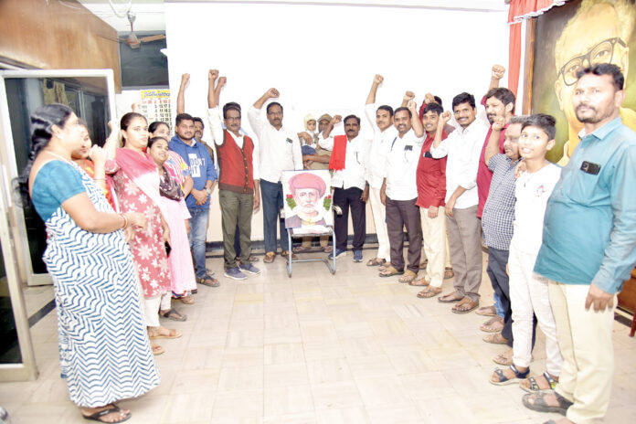 మనువాదానికి వ్యతిరేకంగా పోరాడిన యోధుడు ఫూలే