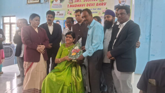 Lawyer Parishad meets High Court judge