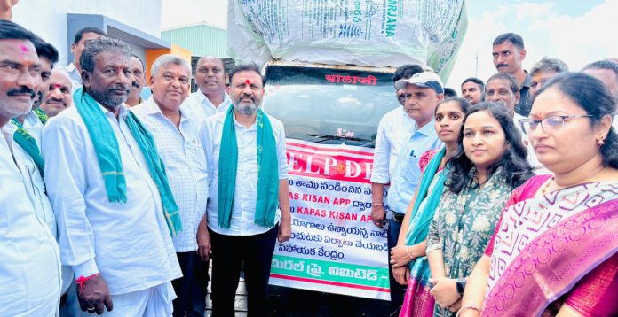 సీసీఐ ఆధ్వర్యంలో పత్తి కొనుగోళ్ళను ప్రారంభించిన ఎమ్మెల్యే తోటా