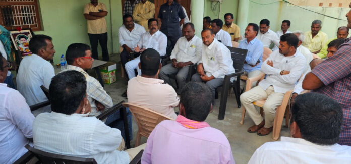 ఆత్మీయులను పరామర్శించిన ఎమ్మెల్యే