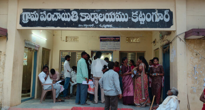 మండలంలో భారీగా నామినేషన్లు