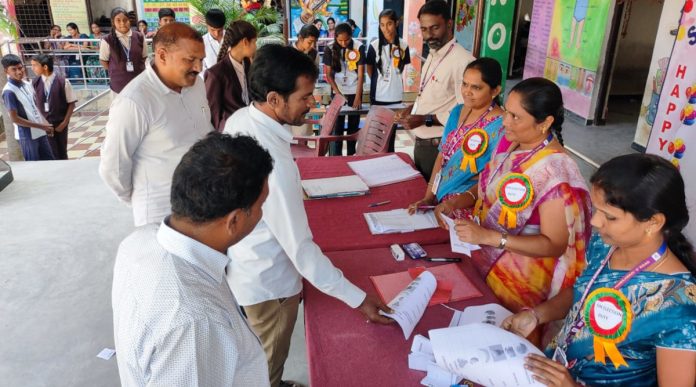 శ్రీ సాయి విజ్ఞాన్ హైస్కూల్ లో మాక్ ఎలక్షన్..