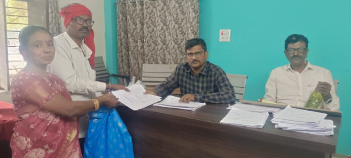 Nayakwadi Ramadevi is the CPI(M) sarpanch candidate for Navipet.