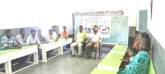 పాఠశాలలో తల్లిదండ్రుల సమావేశం