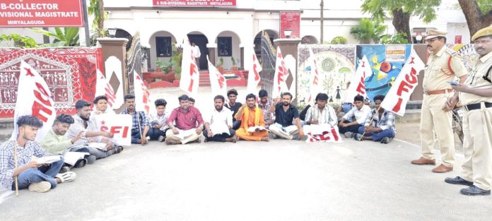 పేద విద్యార్ధులకు అన్యాయం చేస్తున్న రేవంత్ సర్కారు