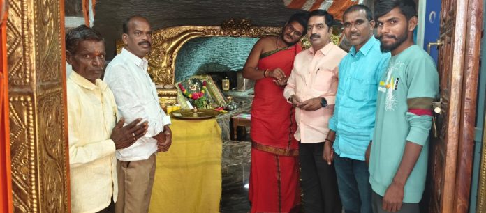 లక్ష్మీ నరసింహ స్వామి వారిని దర్శించుకున్న బీఆర్ఎస్ సీనియర్ నాయకులు