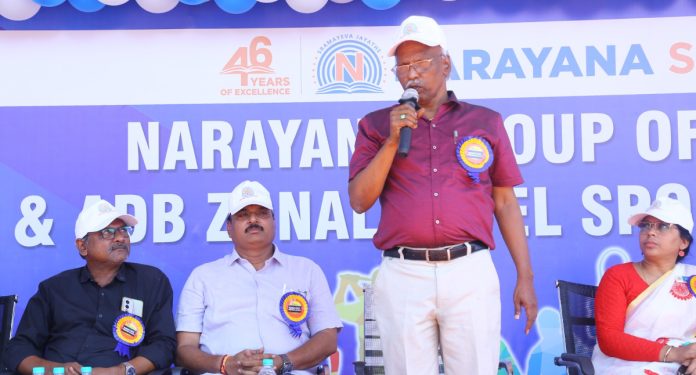 చదువుతో పాటు క్రీడలకు ప్రాముఖ్యత ఇవ్వాలి