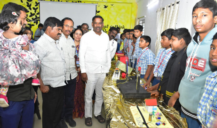 అంతర్జాతీయ స్థాయిలో రాణించేలా బోధన చేయాలి