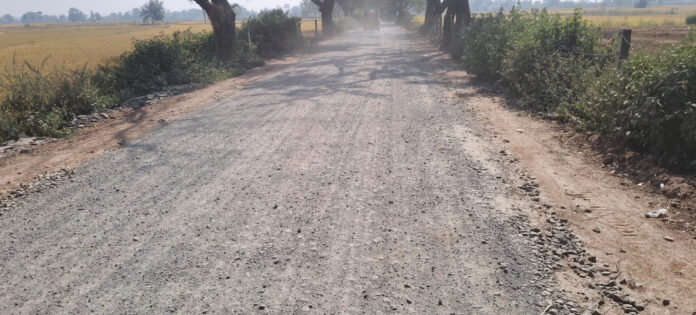 కాంక్రీట్ వేశారు.. తారు మరిచారు