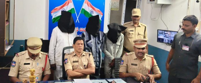 మత్తు మాత్రలు విక్రయిస్తున్న ముగ్గురి అరెస్ట్