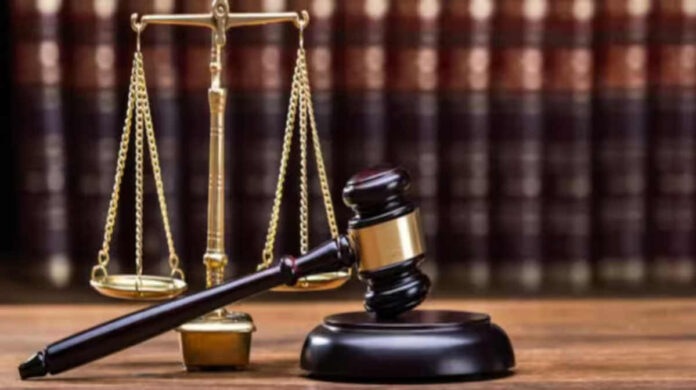 శునకాల్ని ఇంటికి తీసుకొస్తుందని విడాకులు కోరిన భర్త