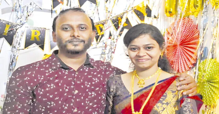 గర్భంలో ఉన్న కవలలతో పాటు భార్య మృతి..తట్టుకోలేక భర్త ఆత్మహత్య