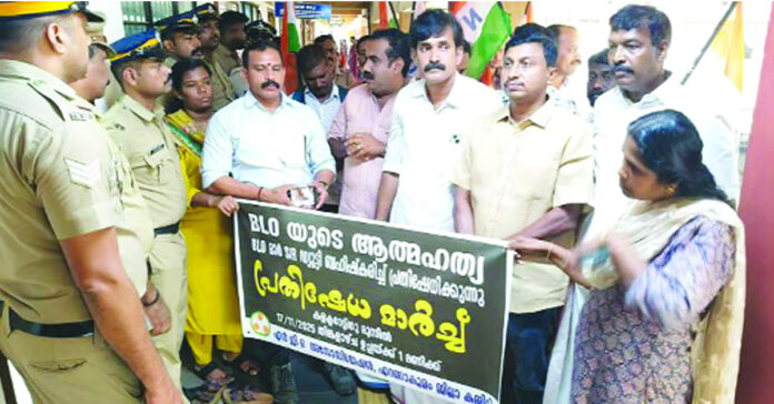 ‘సర్’కు వ్యతిరేకంగా కేరళలో బీఎల్ఓల ఆందోళన