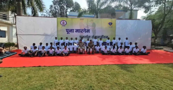 బీజాపుర్లో లొంగిపోయిన 41 మంది మావోయిస్టులు