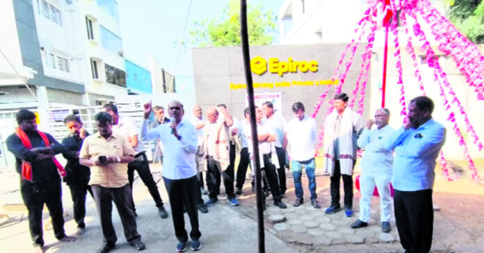 యూనియన్లను బలహీనపర్చేలా ప్రభుత్వాల విధానాలు