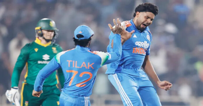 ఛేజింగ్ లో దక్షిణాఫ్రికా టాప్ ఆర్డర్ అవుట్