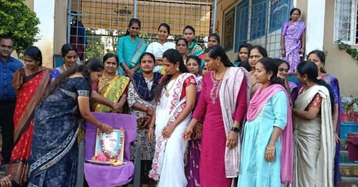 గిరిజన పాఠశాలలో ఘానంగా బాలల దినోత్సవం