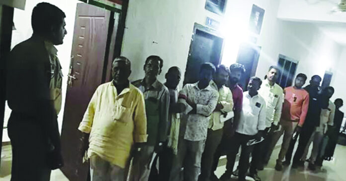 పోటెత్తిన అభ్యర్థులు