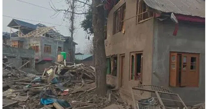 ఎర్రకోట సూసైడ్ బాంబర్ ఇల్లు కూల్చివేత