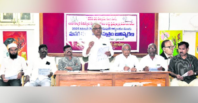 చేనేత సమస్యలు పరిష్కరించాలి