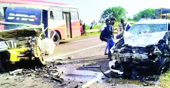 కర్నాటకలో రోడ్డు ప్రమాదం