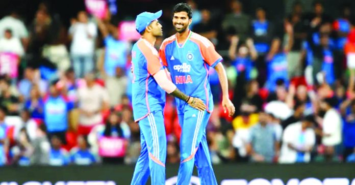 గోల్డ్కోస్ట్లో తిప్పేశారు