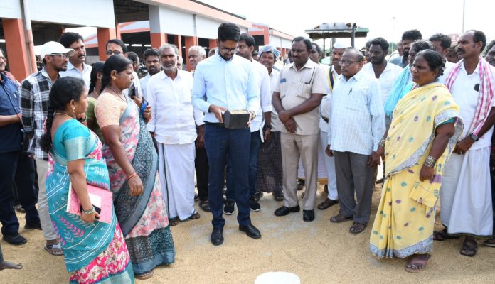 తేమశాతం వచ్చిన వెంటనే తూకం చేయాలి