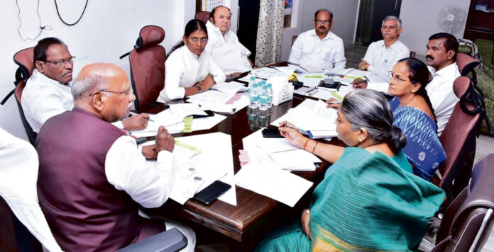 ఉద్యోగుల కుల వివరాలు సమర్పించండి