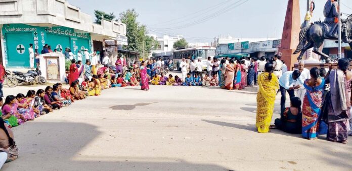 యువతి మోసం చేసిందని యువకుడి ఆత్మహత్య