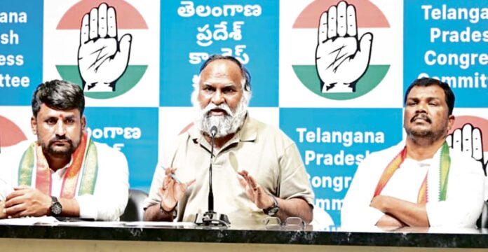గాంధీ కుటుంబం గొప్పతనం తెలుసుకోండి