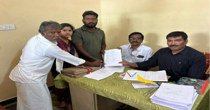 స్వతంత్ర సర్పంచ్ అభ్యర్థిగా యువకెరటం కుంచం దివ్యగోపి నామినేషన్