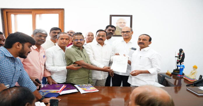 సీనియర్ టీచర్లకు TET మినహాయించండి.. ఎంపీ ఈటల రాజేందర్కు TSUTF వినతి పత్రం