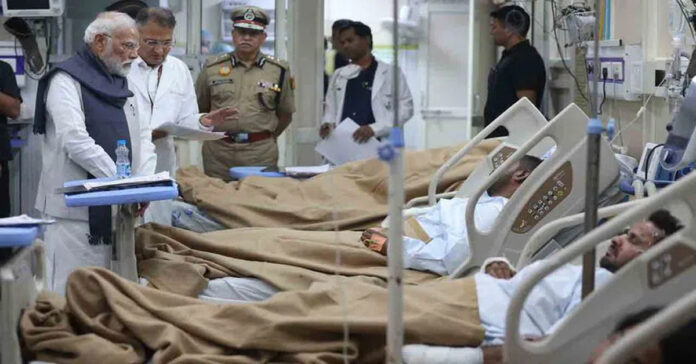 ఢిల్లీ పేలుడు బాధితులకు పీఎం మోడీ పరామర్శ