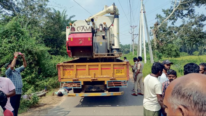 ఏపీలో విద్యుదాఘాతం..డ్రైవర్, క్లీనర్ మృతి